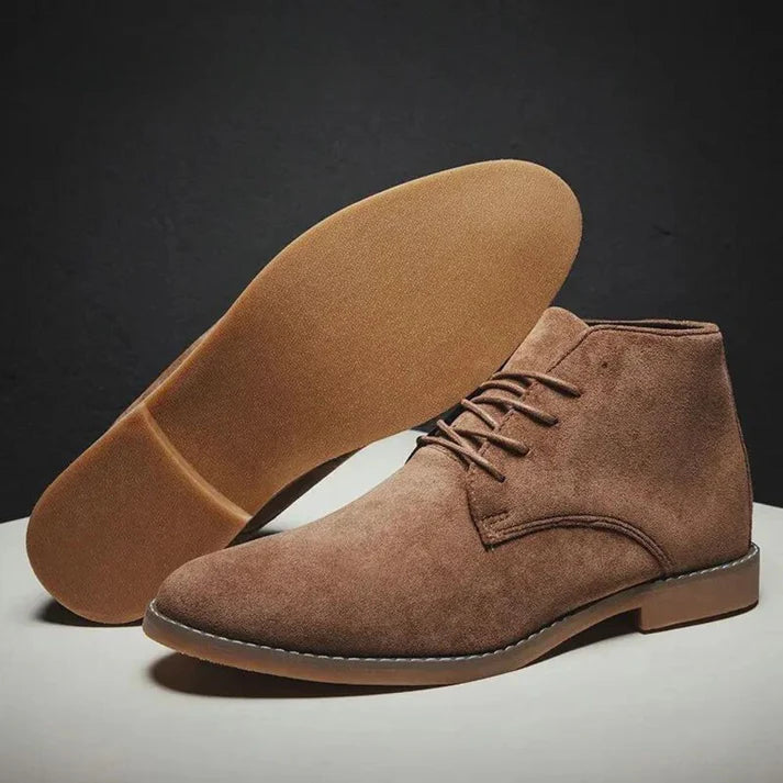 Avero AV250 – Botas de Cuero Gamuza para Hombre