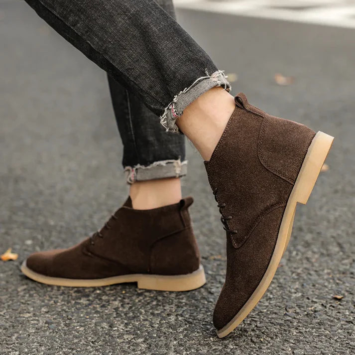 Avero AV250 – Botas de Cuero Gamuza para Hombre