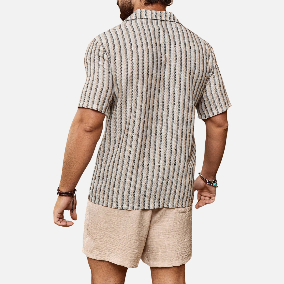 Avero AV76 – Conjunto Camisa Rayada y Short Liso para Hombre