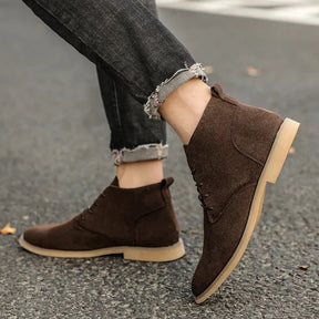 Avero AV250 – Botas de Cuero Gamuza para Hombre